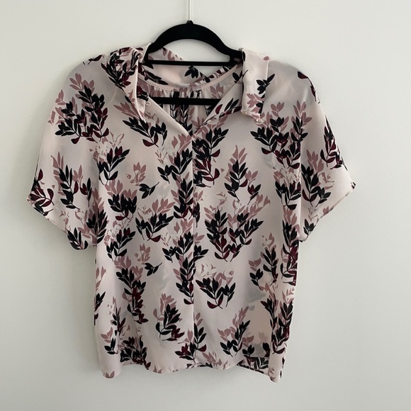 VINCE CAMUTO | NWOT short sleeve blouse - Picture 2 of 3